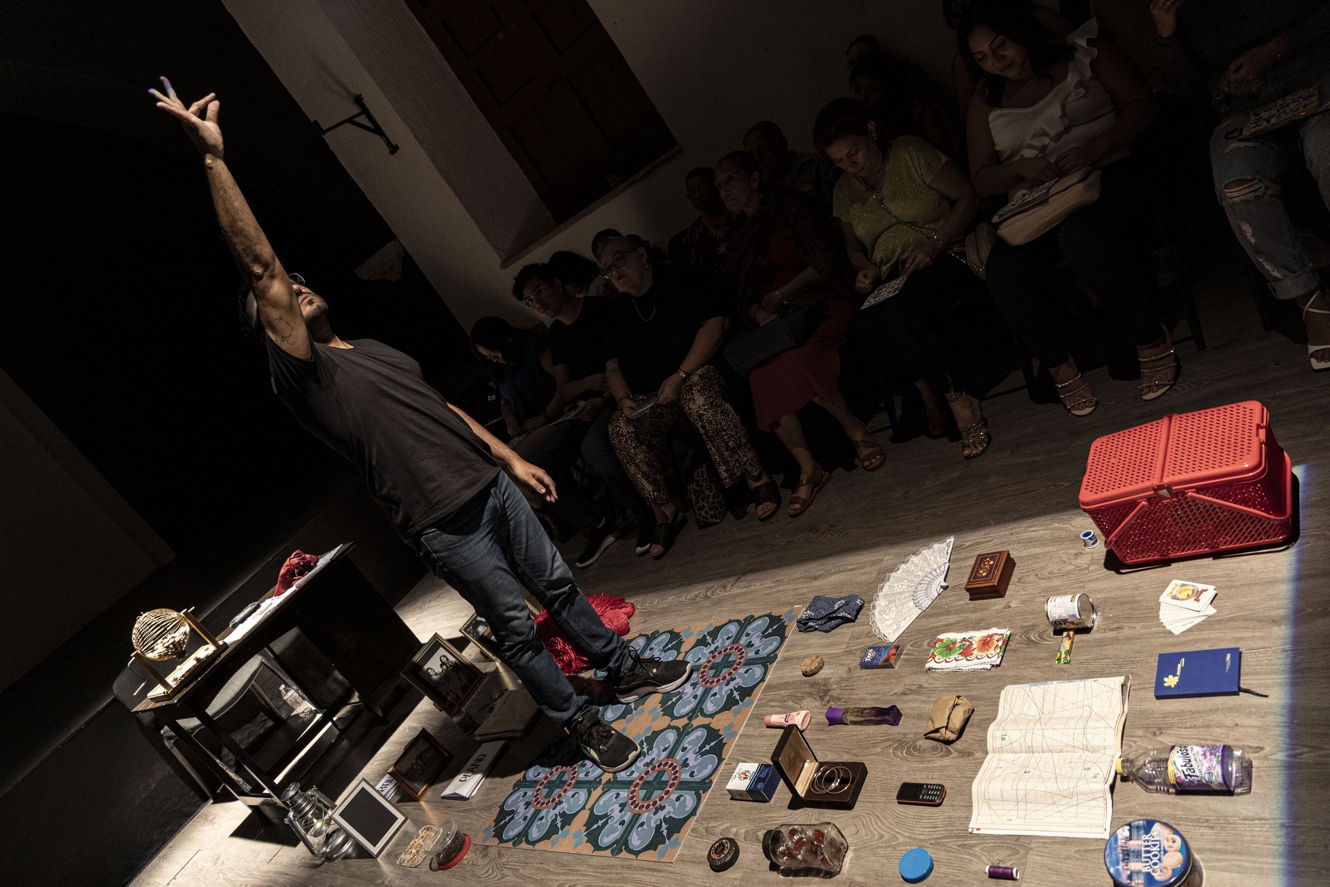 La última bolada: juego escénico sobre la memoria, la suerte y la lotería campechana. 